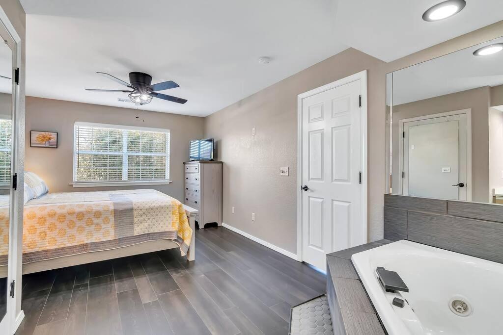 Charming 4-bedroom At The Champions Apartment *