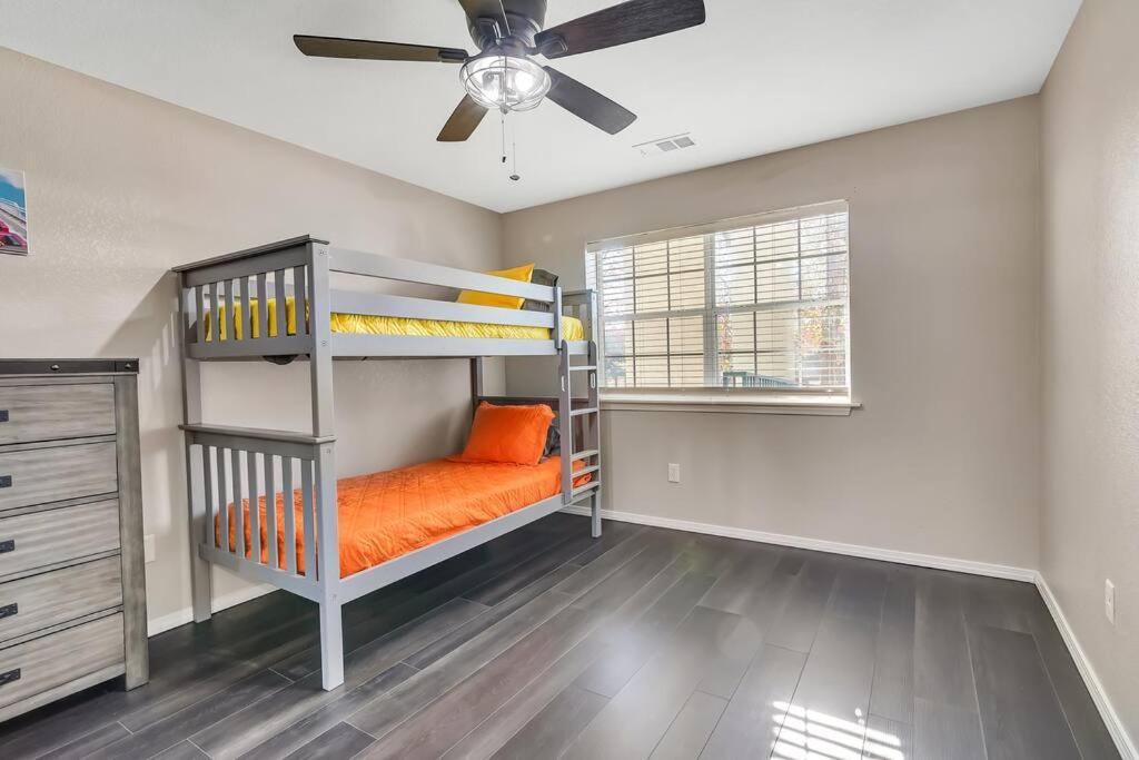 Charming 4-bedroom At The Champions Apartment Branson