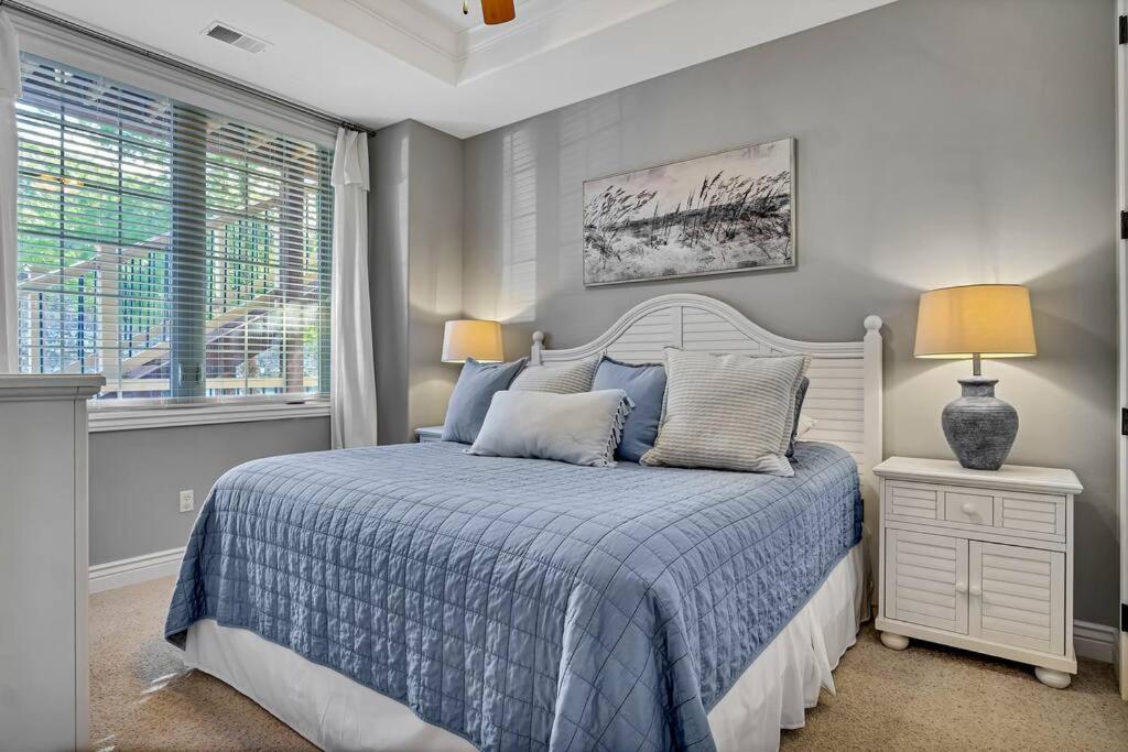 Walk In Two Bed Lakeview At Indian Point Apartment