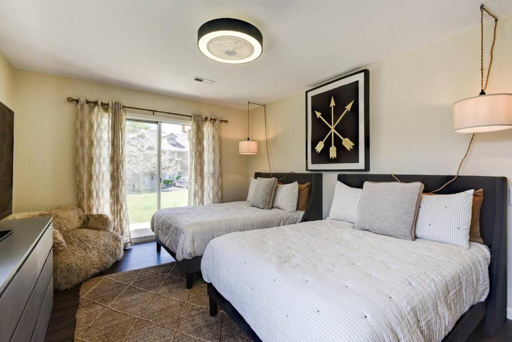 Apartment Sparkling Designer 3 Bed By Taneycomo *