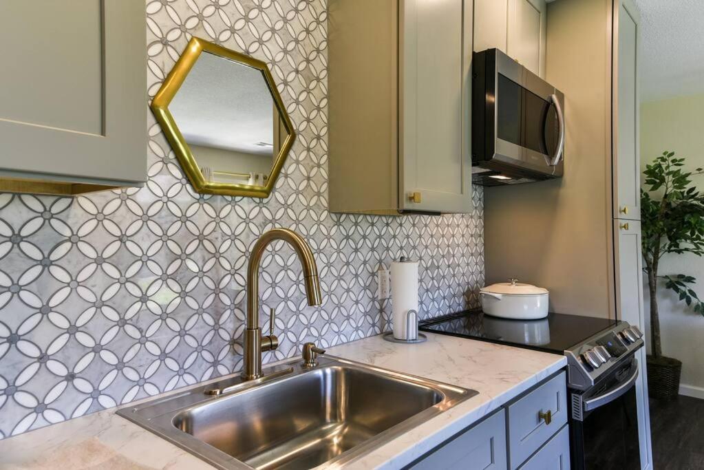 Sparkling Designer 3 Bed By Taneycomo Apartment Branson