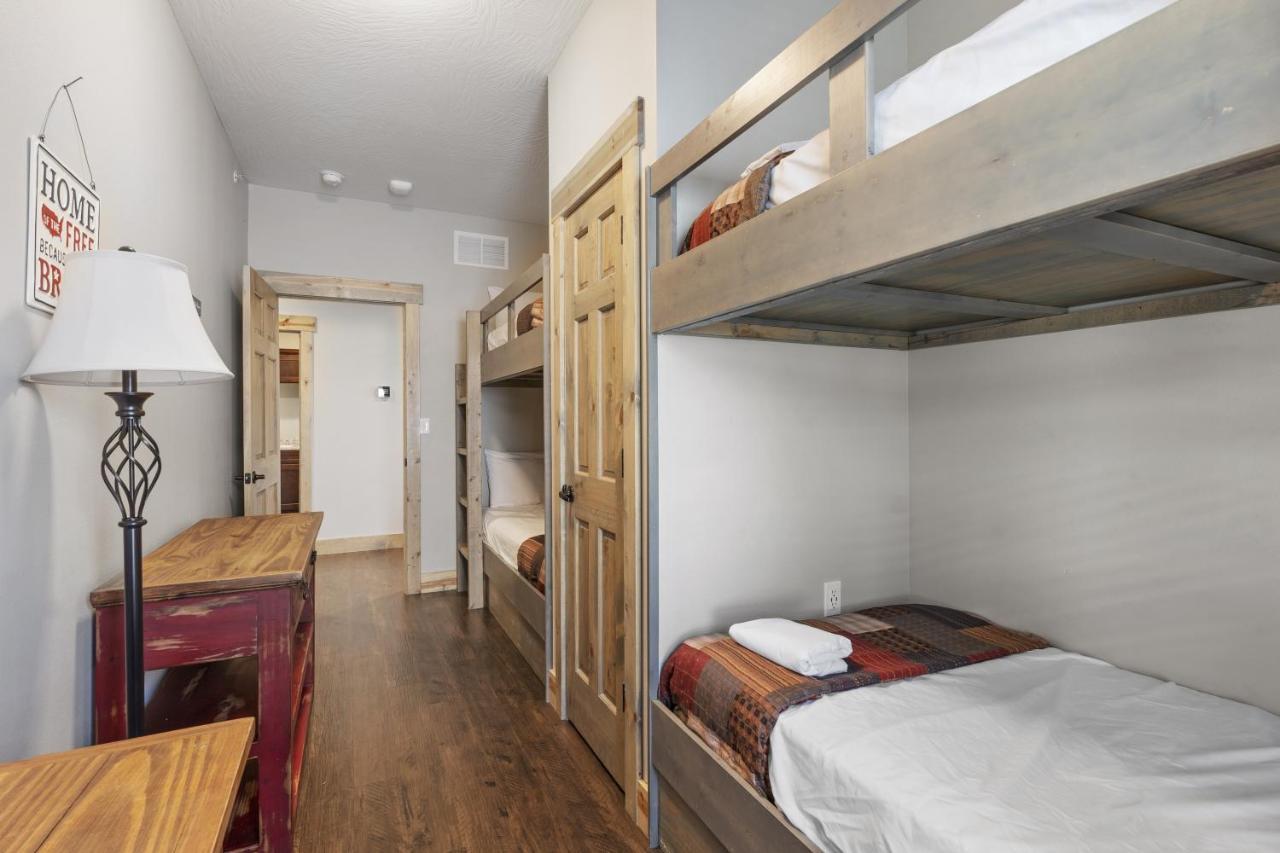 Lodge Lakefront Haven