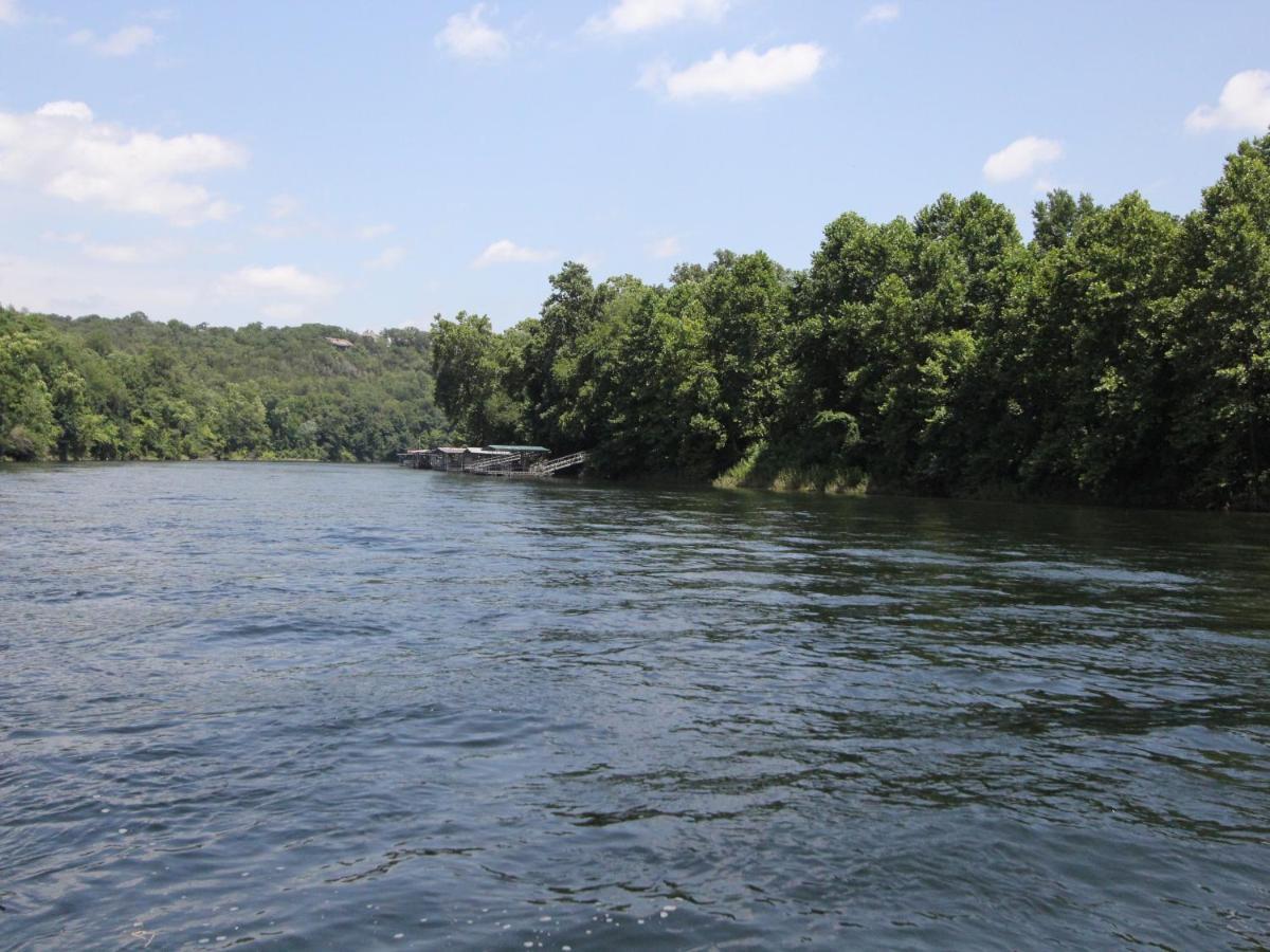 Taneycomo Apartment