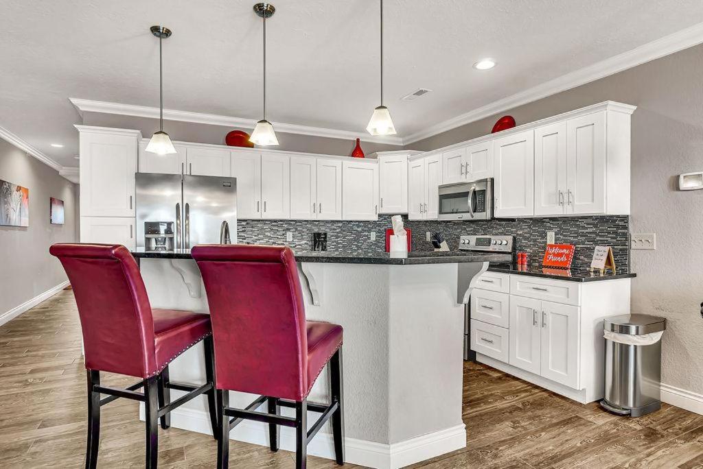Hawthorne -- 1410 Branson