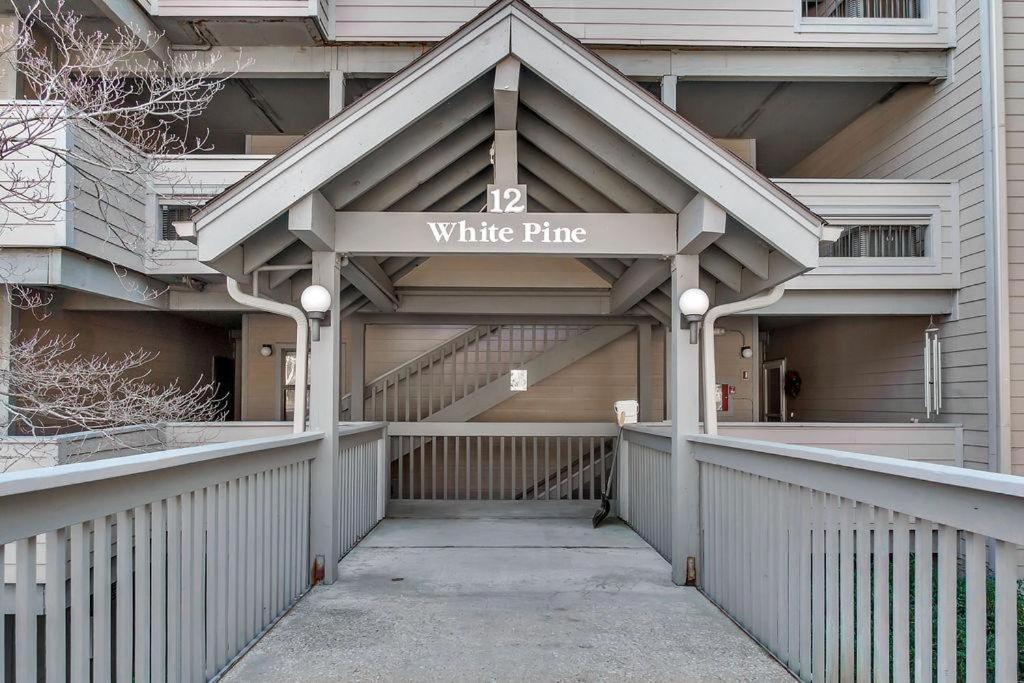 White Pine With Boat Slip -- 1205 *