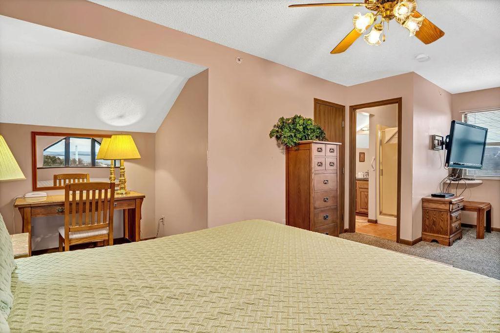 Scotch Pine With Loft -- 1310 * Branson
