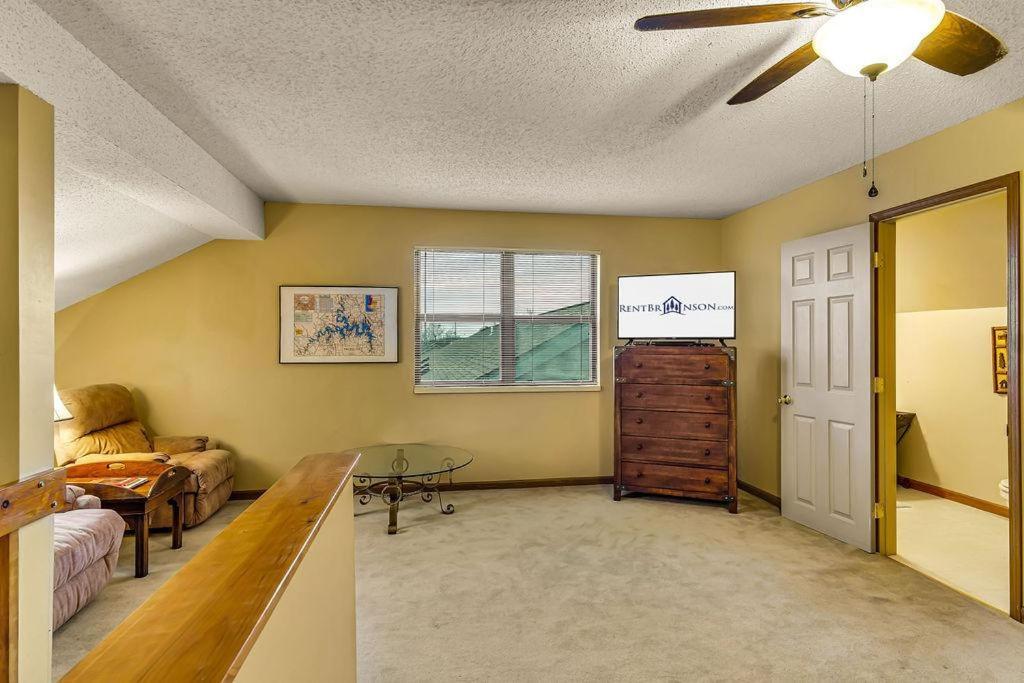 White Oak With Loft -- 116 Holiday home *