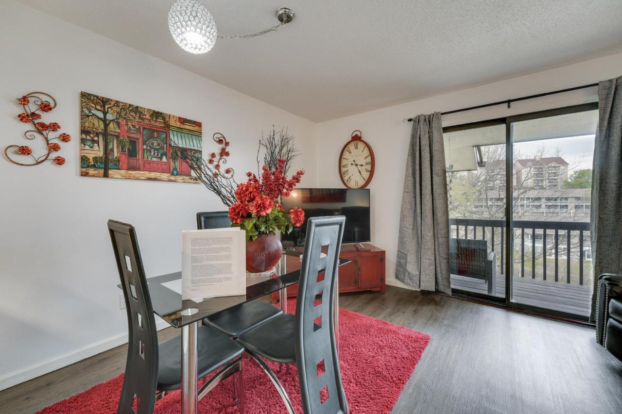 - 4 Miles From Landing! Apartment *