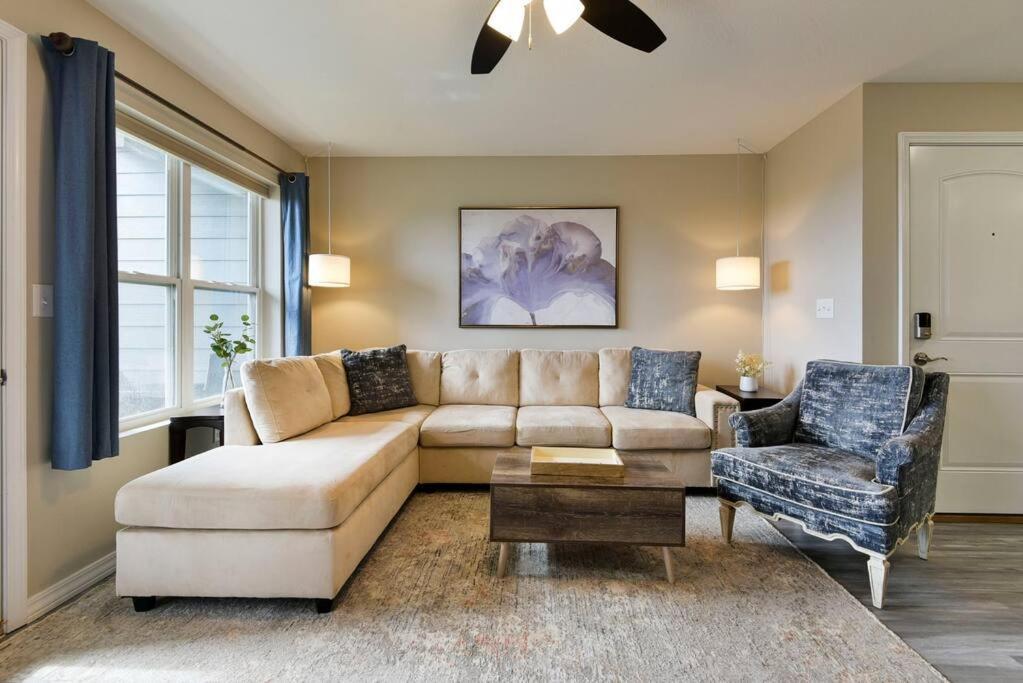 Apartment Branson's Newest Gem: View Condo,patio & Pool