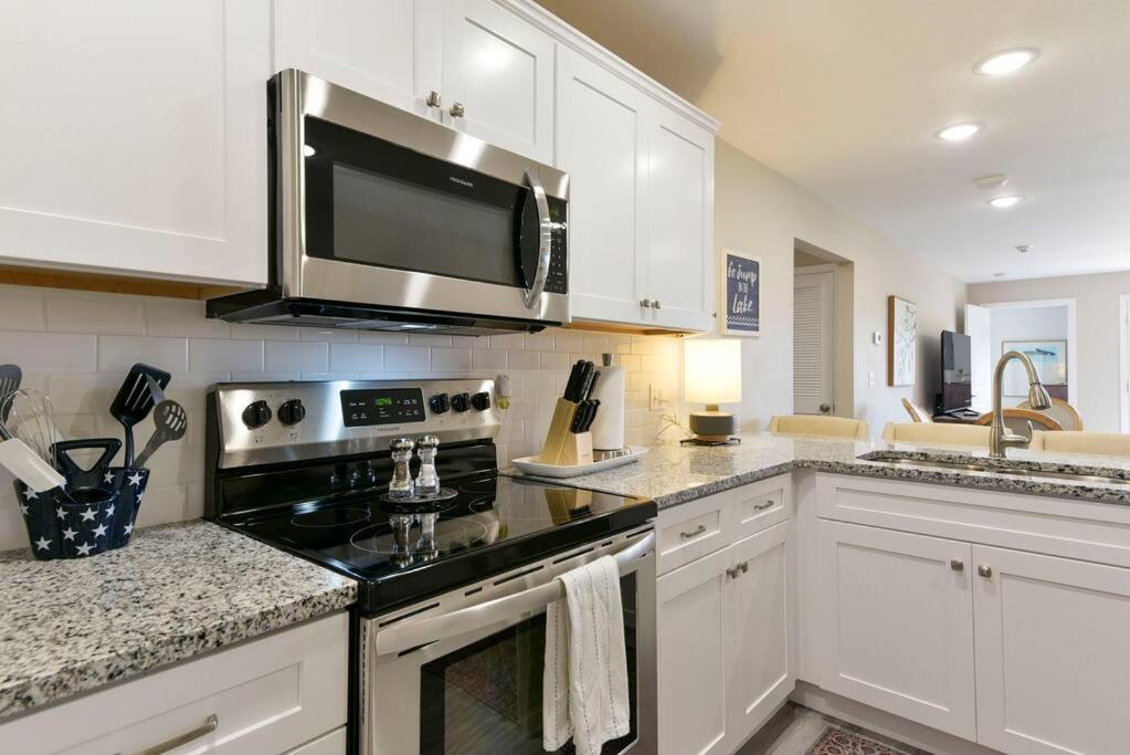 Branson's Newest Gem: View Condo,patio & Pool * Branson