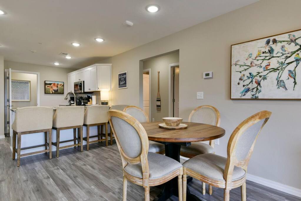 Branson's Newest Gem: View Condo,patio & Pool