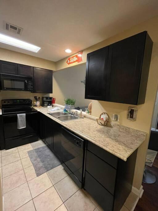Apartment The Divine 409 1 Bdrm With Kitchen