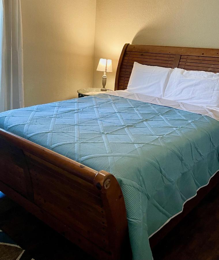 The Divine 409 1 Bdrm With Kitchen Apartment *