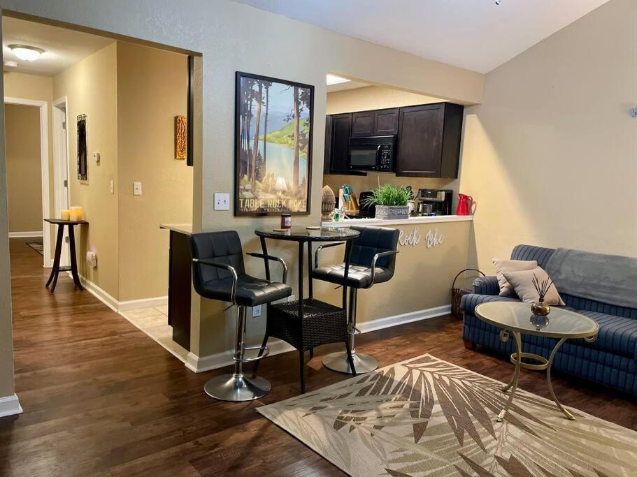 The Divine 409 1 Bdrm With Kitchen Apartment
