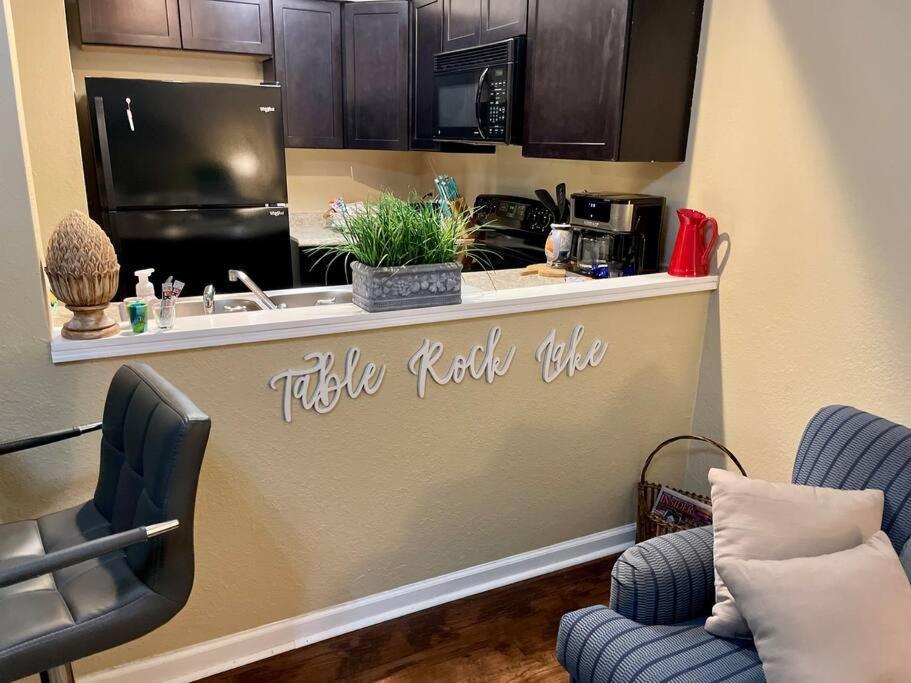 The Divine 409 1 Bdrm With Kitchen *