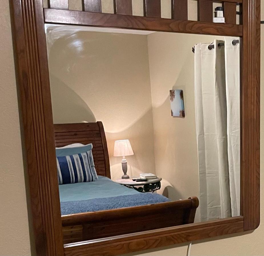 The Divine 409 1 Bdrm With Kitchen