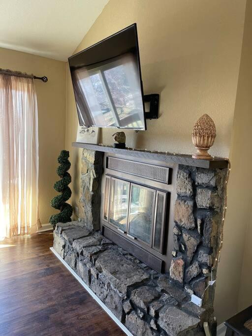 The Divine 409 1 Bdrm With Kitchen Apartment