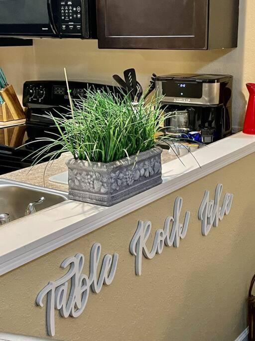 The Divine 409 1 Bdrm With Kitchen Apartment
