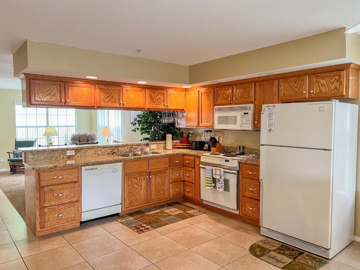 Front 2br Walk-in With Large Deck - Free Tickets Included - 79-1 Holiday home