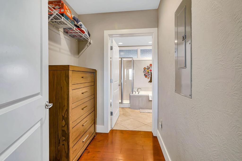 Hawthorne -- 1419 Branson