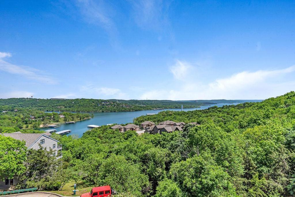 Black Walnut With Boat Slip -- 408 Holiday home Branson