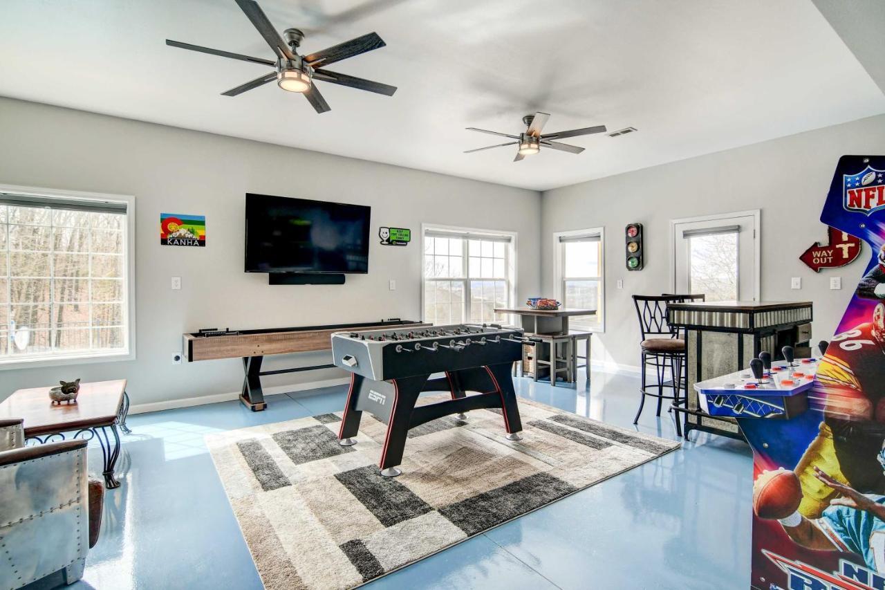 Secluded Escape With Pool And Game Room! Holiday home