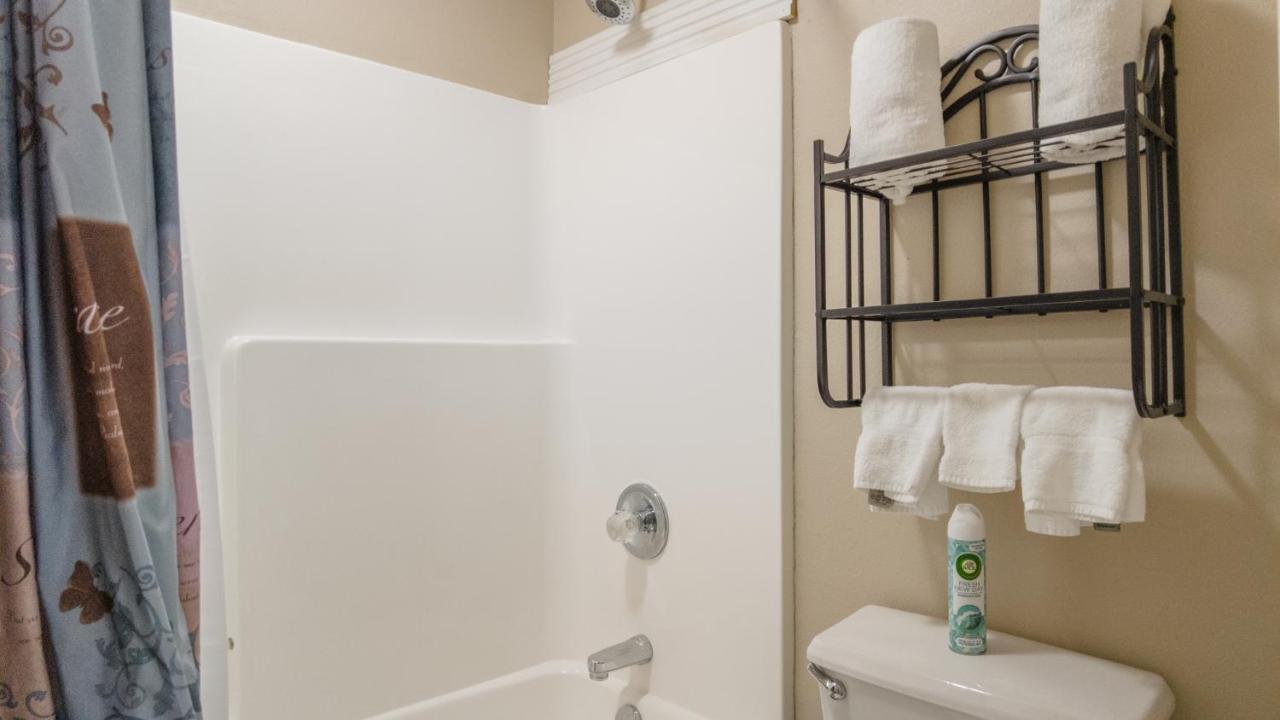 2br - Near The Strip - Jacuzzi Tub - Free Tickets Included - Ch1-35 Holiday home Branson