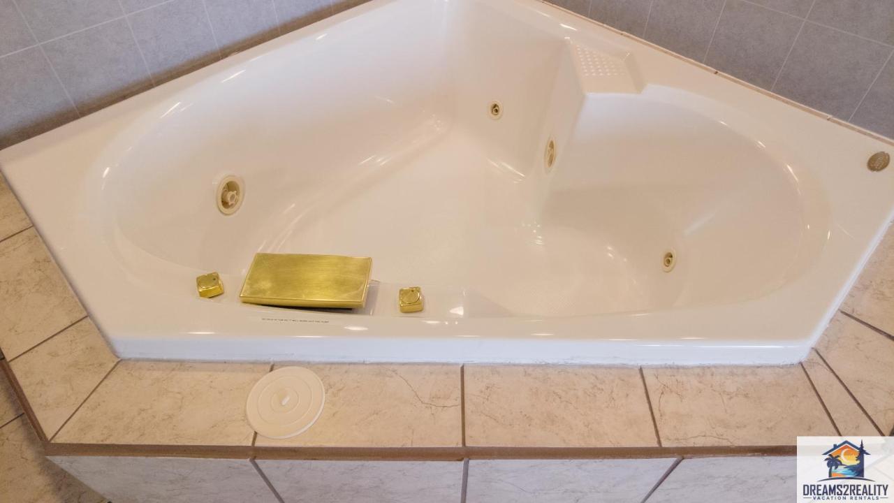 Holiday home 1br Walk-in With 2 Person Jacuzzi Tub - Near The Strip - Free Tickets Included - Ch5-3