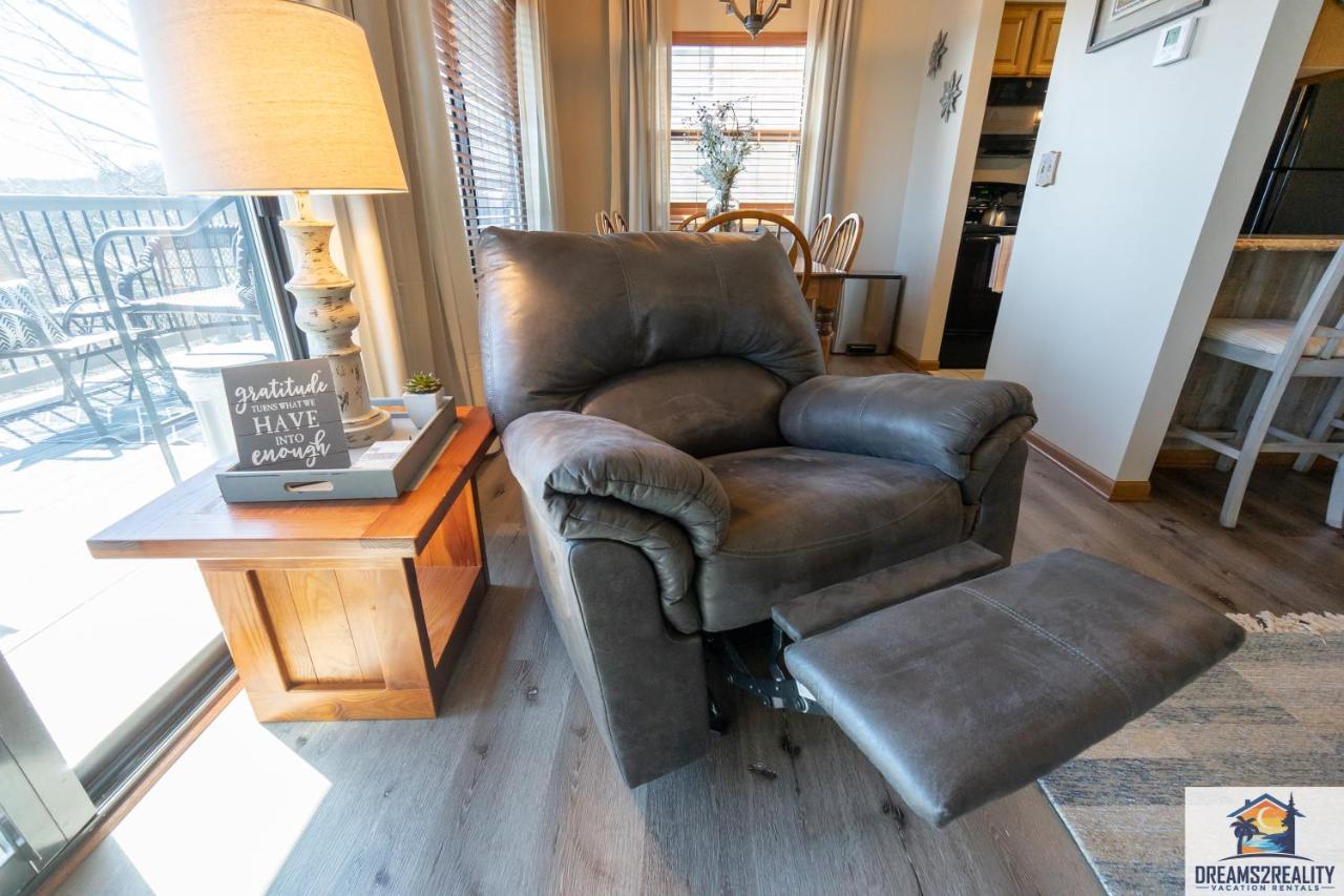 Lake View! Walk-in 3 Bedroom - Outdoor Pool - Free Tickets Included - Trh6-6 * Branson