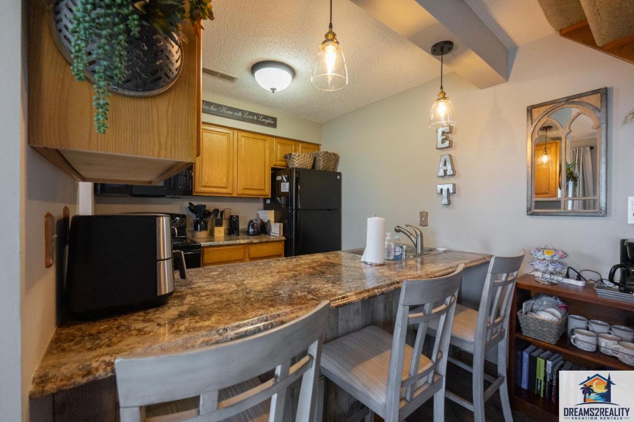Lake View! Walk-in 3 Bedroom - Outdoor Pool - Free Tickets Included - Trh6-6 *