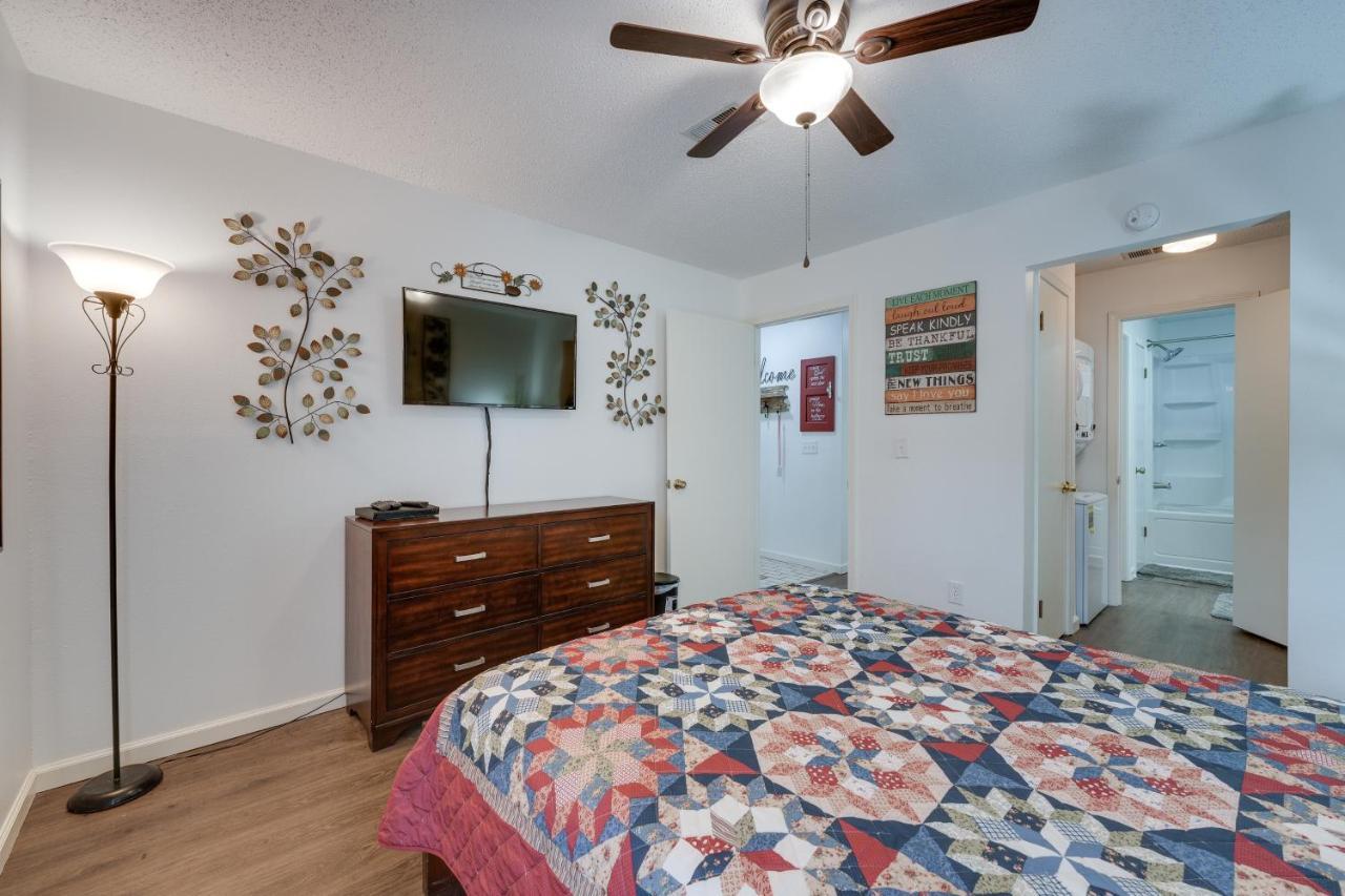 Apartment - 4 Miles From Landing!