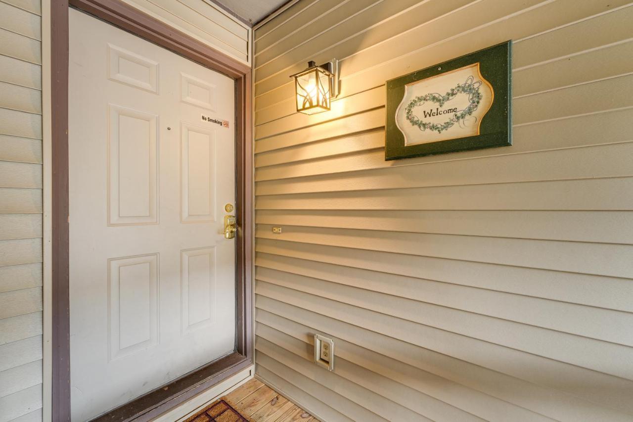 - 4 Miles From Landing! Apartment *