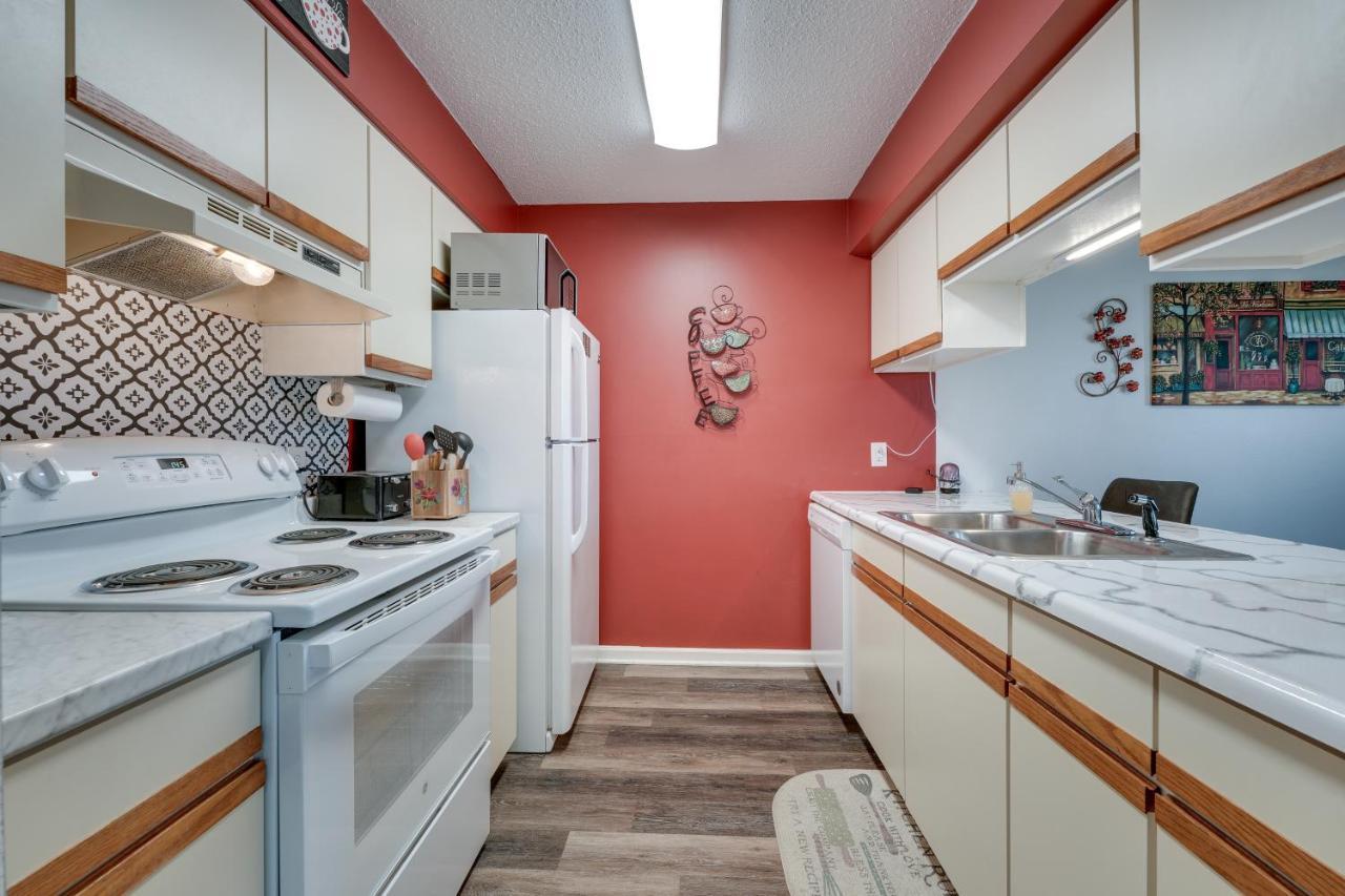 - 4 Miles From Landing! Apartment Branson
