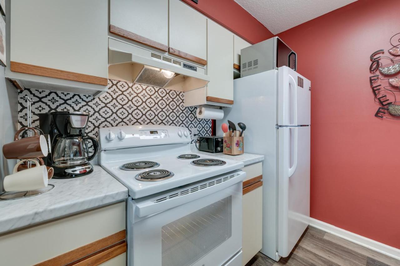 - 4 Miles From Landing! Apartment