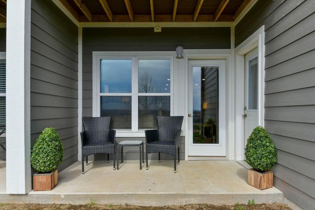 Branson's Newest Gem: View Condo,patio & Pool *