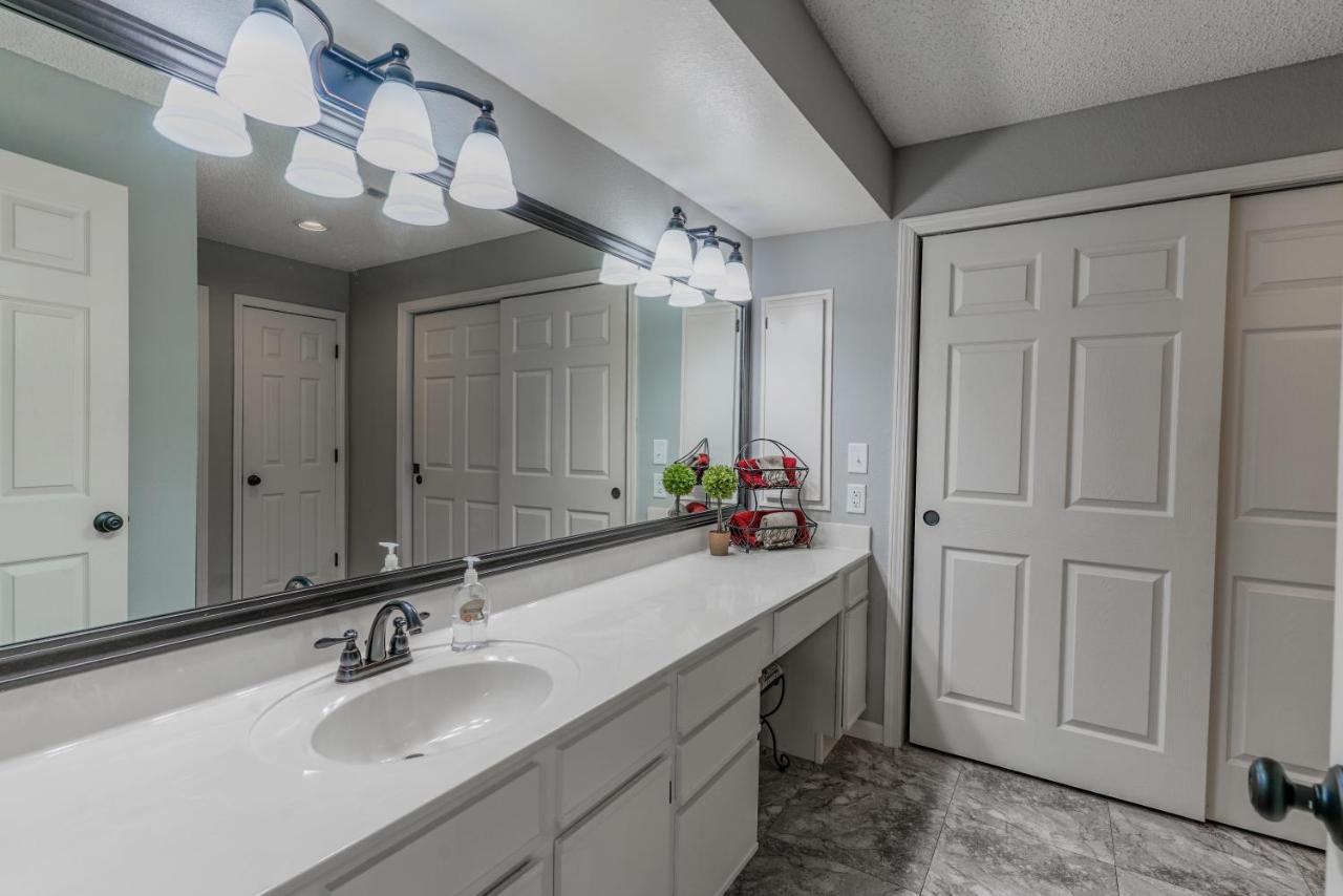 2br Updated Walk-in - 2 Pools - Near The Strip - Free Tickets Included - Fhc13 *
