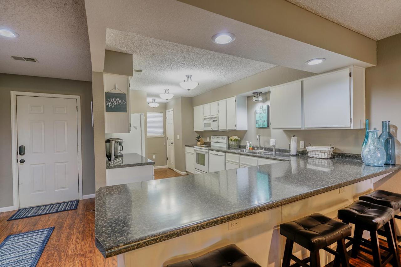 Holiday home 2br Updated Walk-in - 2 Pools - Near The Strip - Free Tickets Included - Fhc13