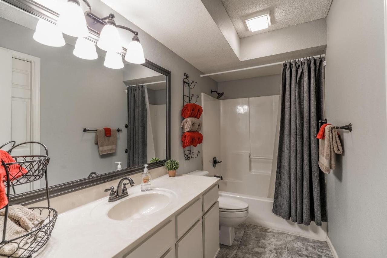 Holiday home 2br Updated Walk-in - 2 Pools - Near The Strip - Free Tickets Included - Fhc13