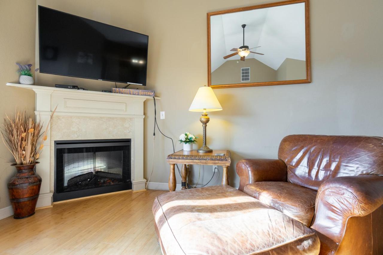 4br Walk-in - Foosball Table - Hot Tub - Fire Pit - Free Tickets Included - Dv166 Apartment *