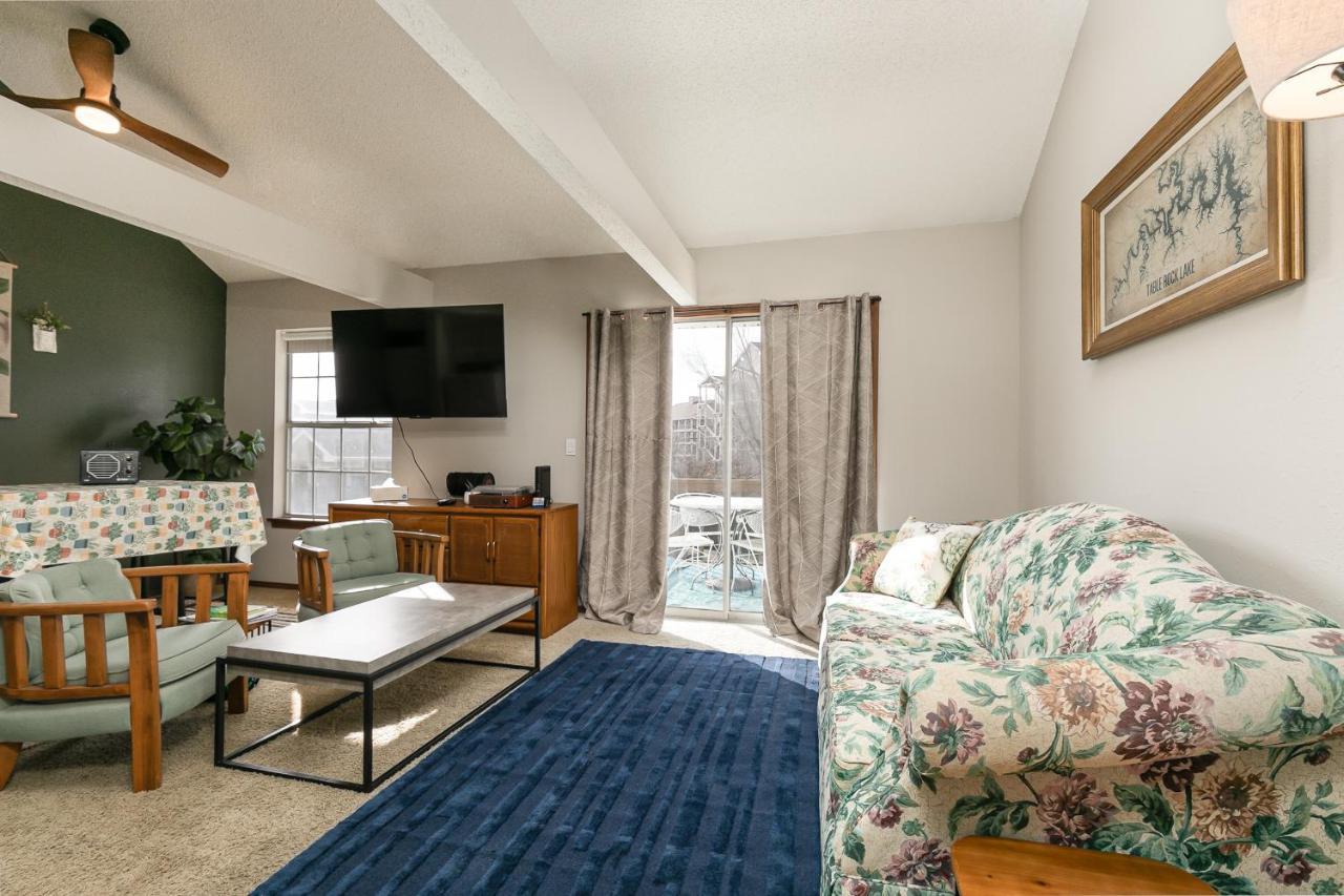 Meadow Getaway 2 Bedroom Near The 76 Strip - Free Tickets Included * Branson
