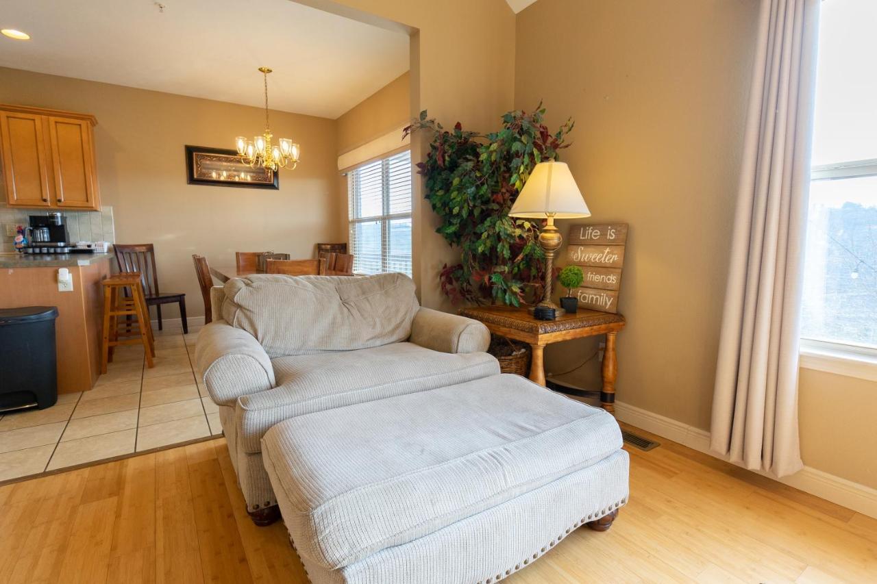 4br Walk-in - Foosball Table - Hot Tub - Fire Pit - Free Tickets Included - Dv166