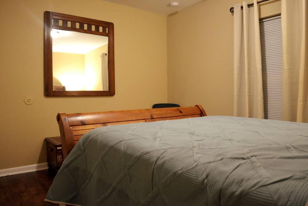 The Divine 409 1 Bdrm With Kitchen Apartment