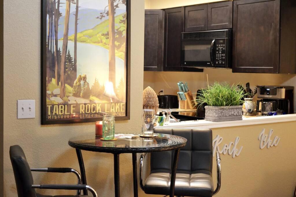 The Divine 409 1 Bdrm With Kitchen Branson