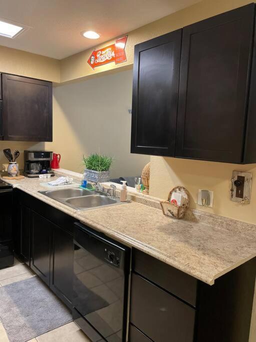 The Divine 409 1 Bdrm With Kitchen Apartment