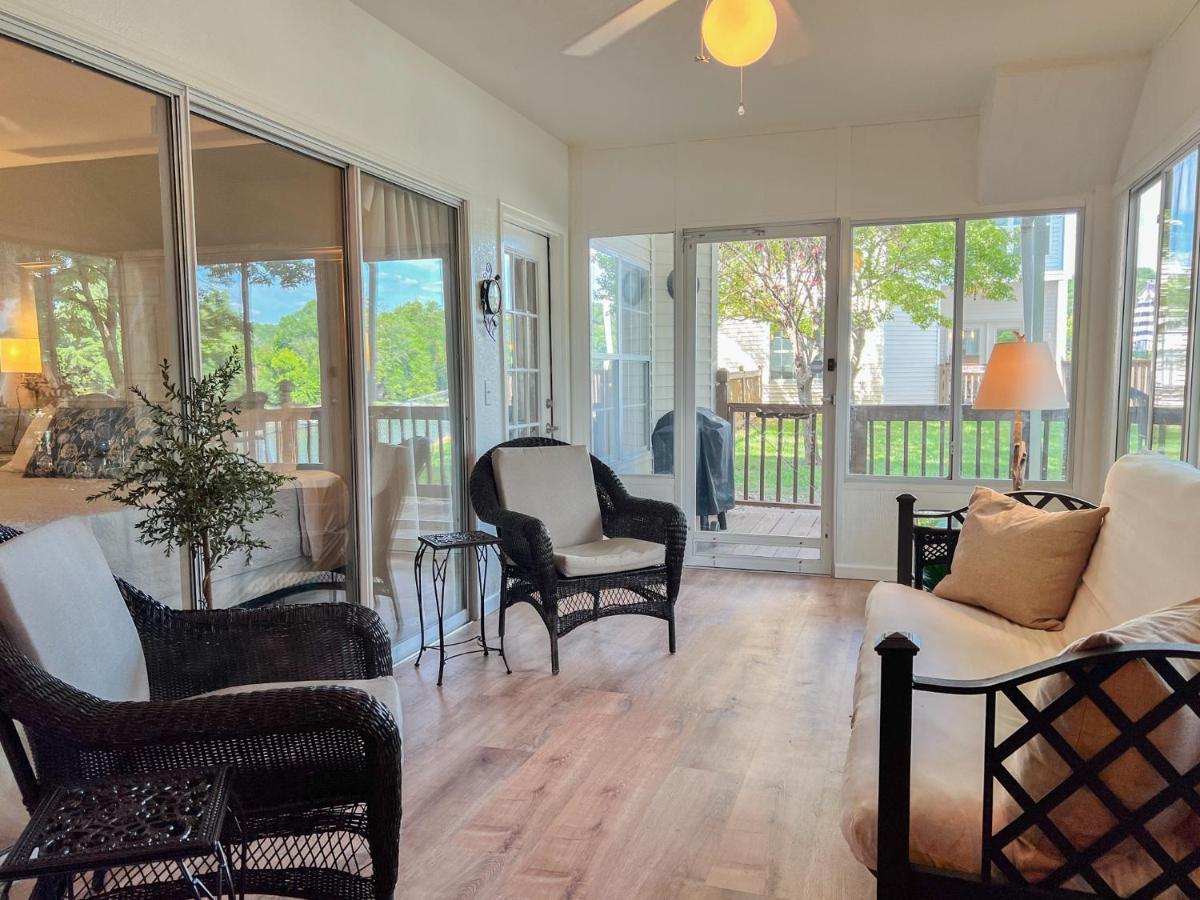 Lake Front 2br Walk-in With Large Deck - Free Tickets Included - 77-1 Holiday home *