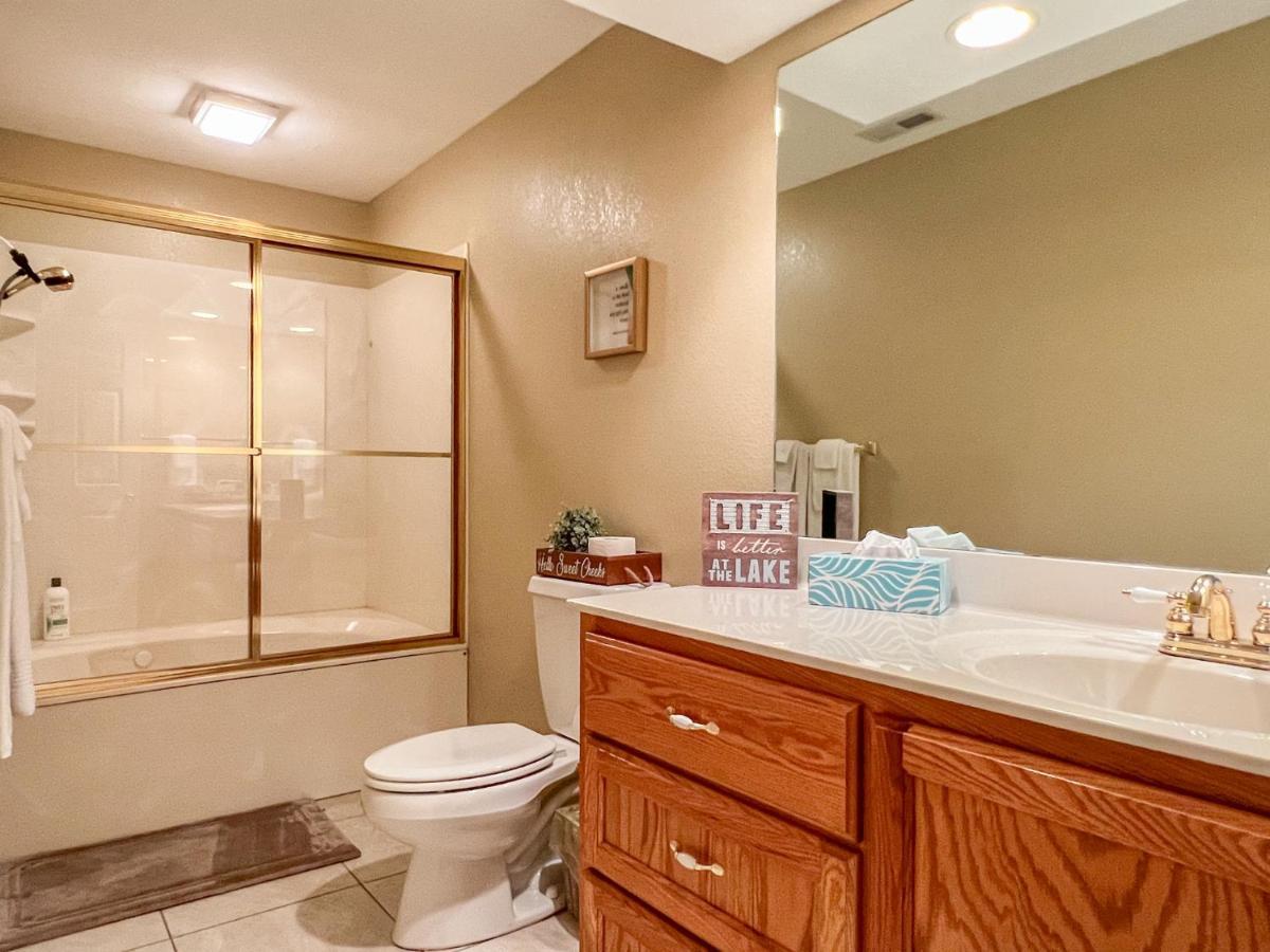 Front 2br Walk-in With Large Deck - Free Tickets Included - 79-1 *