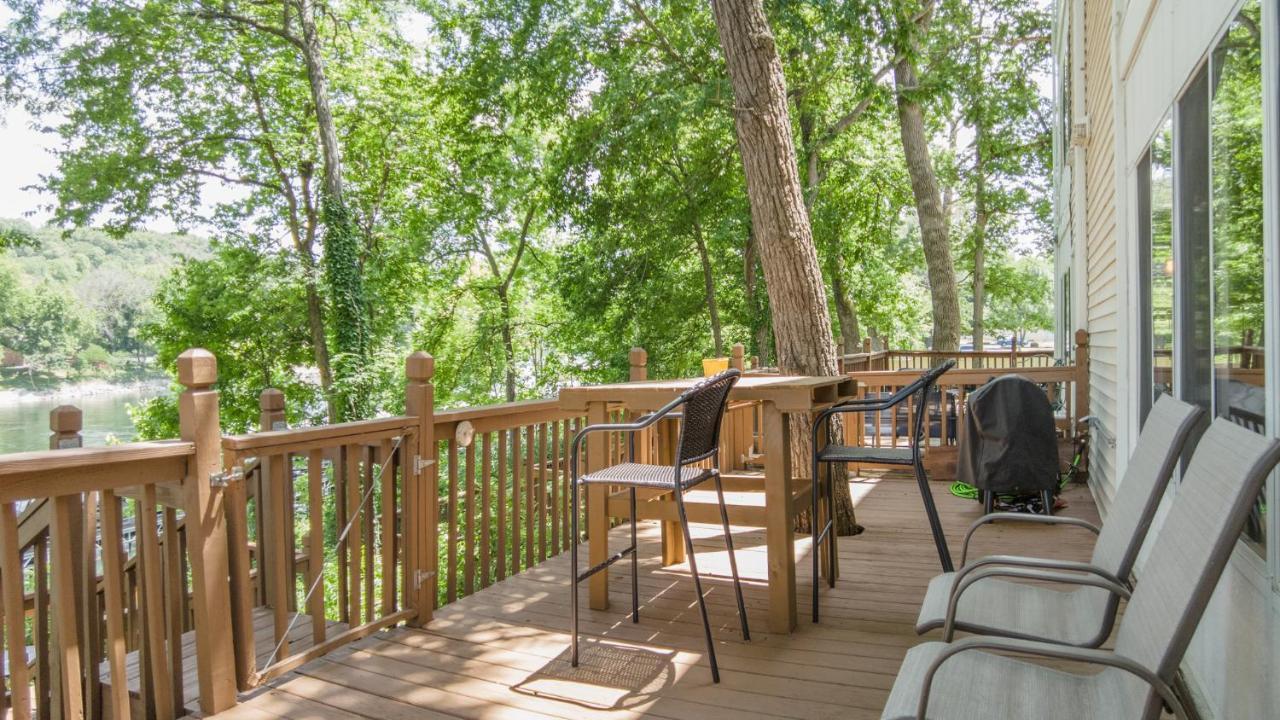 Lake Front 2br Walk-in With Large Deck - Free Tickets Included - 77-1 *