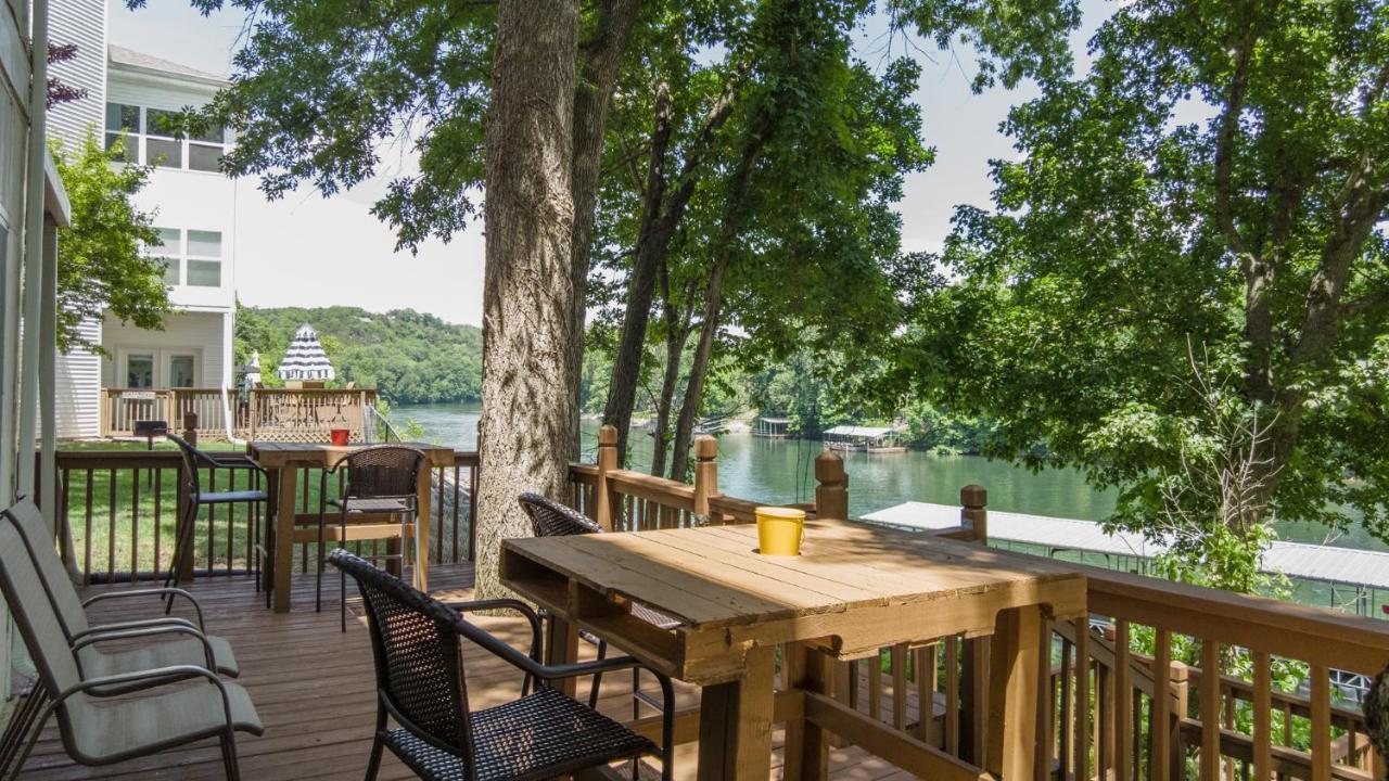 Lake Front 2br Walk-in With Large Deck - Free Tickets Included - 77-1