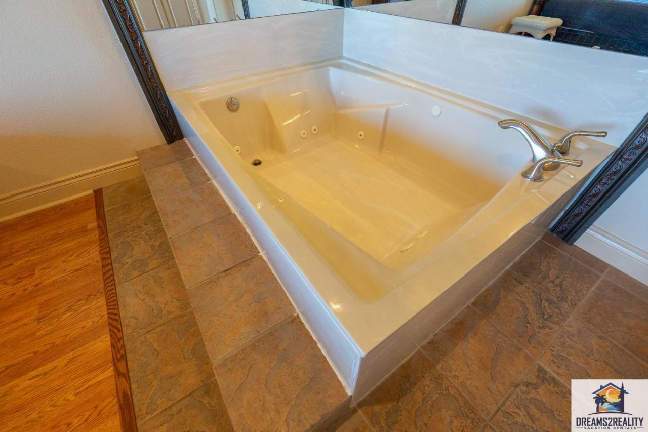1bd King With 2 Person Jacuzzi Tub - Near The Strip - Free Tickets Included - T1-9 *