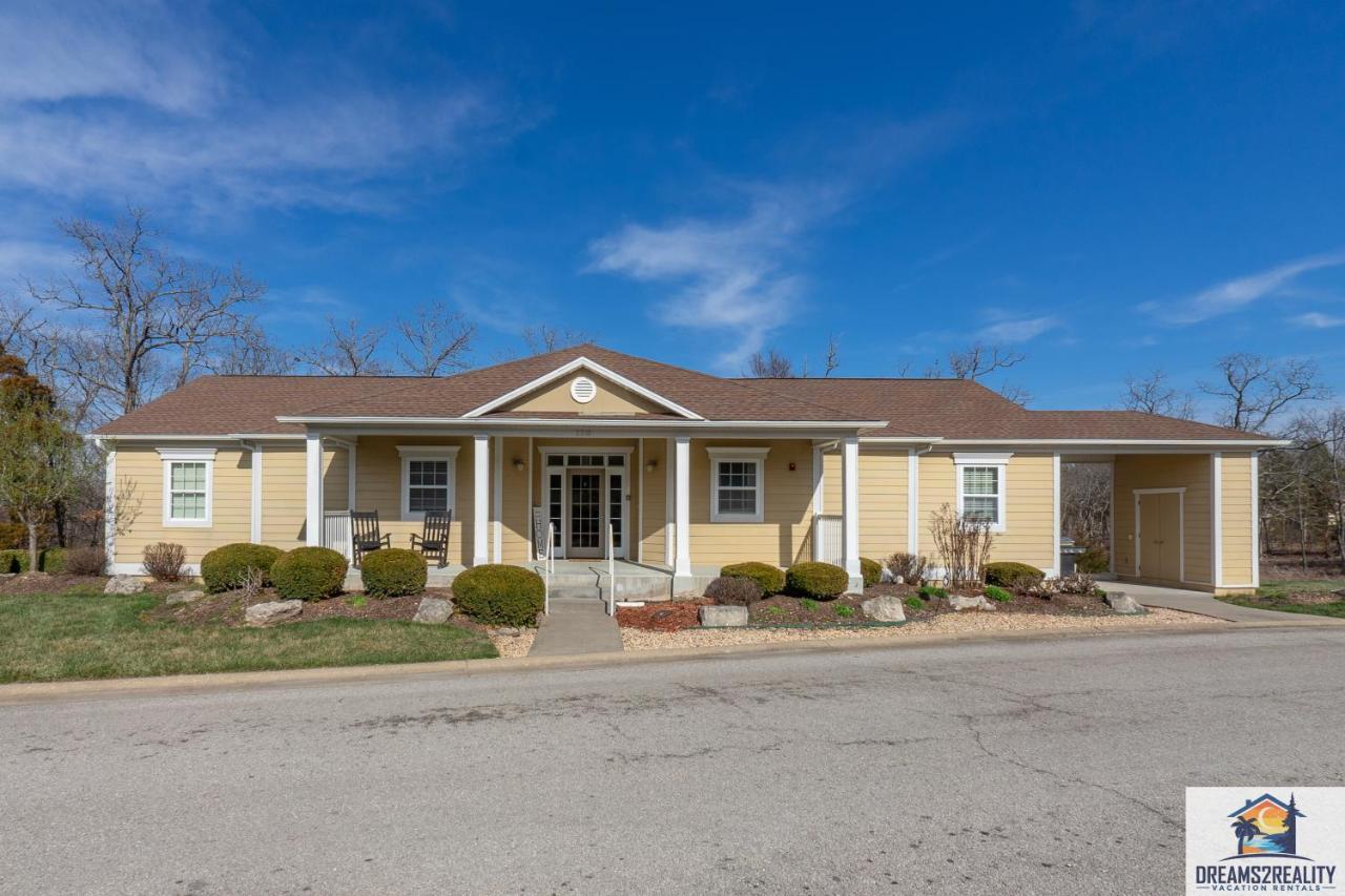 4bd Walk-in - Large Deck - Golf Course - Pool - Free Attraction Tickets Included - V120 * Branson